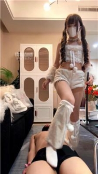 【调教视频】【猫铃sama】可爱小主白袜脚踩 bf60439