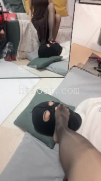 ZB9924 莱恩-恋足玩弄贱货10分钟