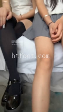 ZB9098 素人挖掘机】喂口水-皮鞋及膝袜辱25分钟