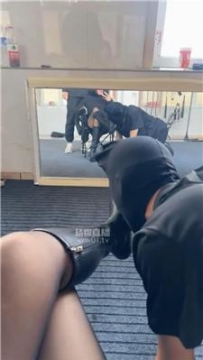 【调教视频】【77夫妻】狗舌清理脏长靴 JS251008-3