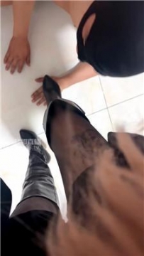 【调教视频】【蜜糖情侣】长靴黑丝刑训绿帽 JS260115-34