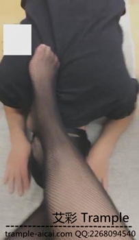12157 贵州绝色小美女莱莱女王黑丝暴力耳光虐乳
