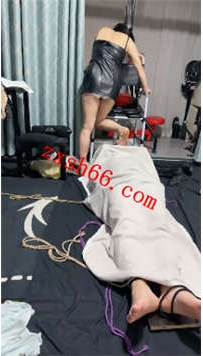 TLZB26377白狐-原味大片裸足深喉超多原味除臭闷憋气56分