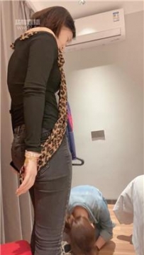 【调教视频】【甜味药丸】脚踩喂食下贱母狗 JS251025-7