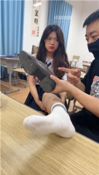 【调教视频】【松紫大大】双S-课室调-白棉袜气味辱 bf56420