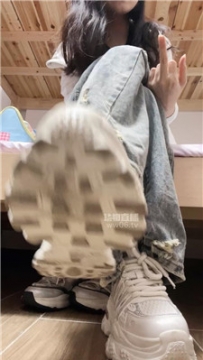 【第一视角】【婉婉】运动鞋白袜裸足    251114-19