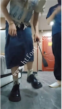 TL45648 林十七】重度踢裆踩踏喂食61分钟