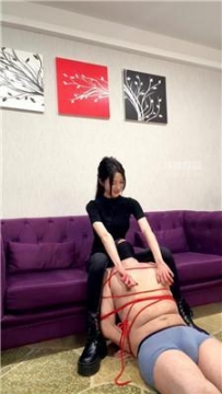 【调教视频】【车模尹】捆绑强迫圣水-物化脚垫【完整版】 bf61683