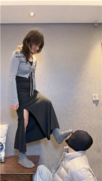 【调教视频】【狗哥】抽耳光/舔脏皮鞋/棉袜捂脸窒息/跳踩 bf48772
