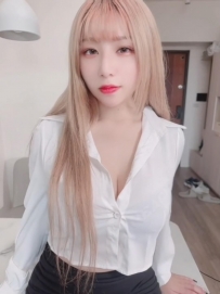 大胸女 黑丝足交吐