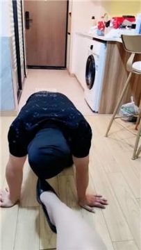 【调教视频】【漫步】体验骑马滴蜡的狗 JS250601-10