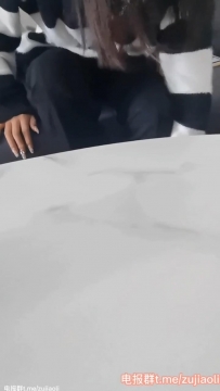 小女友宾馆裸足足交喷吐