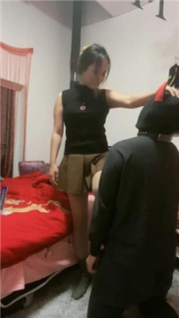 【调教视频】【露娜夫妻】喂口水/掐乳/肉丝脚深喉/强制闻臭鞋 JS241212-18