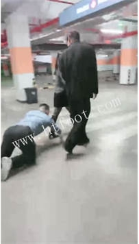 ZB5357=TL35441 依艺】室外停车场偶遇39分钟