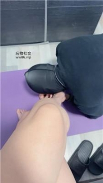 【调教视频】【小玉】磕头求舔裸足 JS241229-19