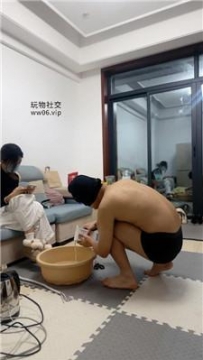 【调教视频】【长沙俱乐部】下跪伺候素人小姐姐沐足 JS250104-28