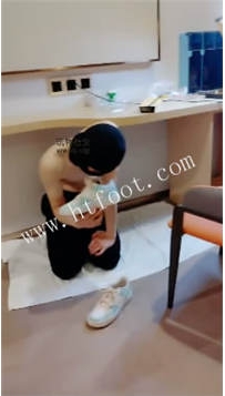 ZB2353 奇了怪了】调教桌下贱狗25分钟.