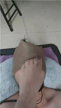 【调教视频】【紫钰】品尝妻主的臭脚丫 JS251101-32