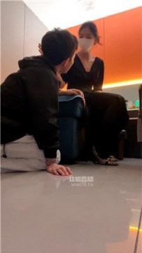 【调教视频】【煎饼狗子】花钱做技师的脚下奴 JS251204-37