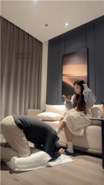 【调教视频】【子熙大人】原味白袜气味辱脚垫/赏赐圣水【双视角版】 JS241228-2