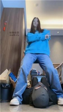 【调教视频】【猴歌】胯下羞辱/小白鞋踩踏/坐脸窒息 JS241229-28
