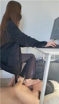 【调教视频】【少司命】桌底视角-玉足蹂躏踩 JS250102-38