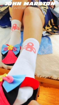 COS 拖鞋白袜裸足吐奶