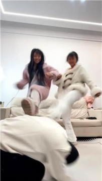 【调教视频】【九月】3S-可爱学生妹暴力踢踹 bf61288