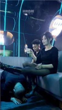 【调教视频】【可可夫妻】KTV训野狗【上】 bf60553