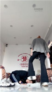 【调教视频】【哈市王哥】运动鞋踩-竹子狠抽 JS260212-4