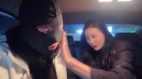 【调教视频】【素人挖掘机】路边开发-长靴白袜女神车内调 JS250104-19