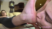 34749 LGF女女-高冷母狗沦为肮脏脚泥清洁器！狗舌清理Selena女神超级脏脚！