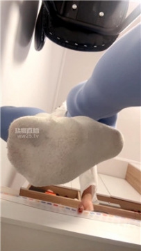 【第一视角】【夏夏】胯下视角脏白袜辱吃屁    260314-11