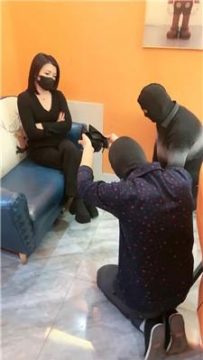 【调教视频】【伊潼】麻将桌底下两条贱奴伺候 JS250106-15