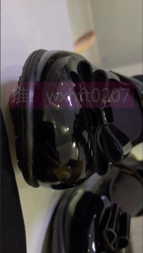 黑丝小皮鞋隔板踩踏鞋交手撸吐奶