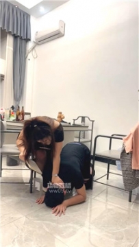 【调教视频】【小猫】姐妹花惩罚跑骚奴 JS251211-30