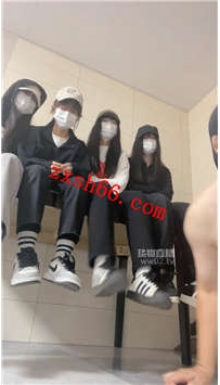 TLZB26343足彩馆-四素人主鞋底清理白袜除臭踩踏跨马29分