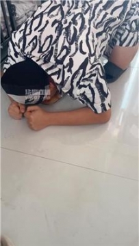 【调教视频】【鹿S】囚禁狗笼-赏赐圣水-sp bf55459