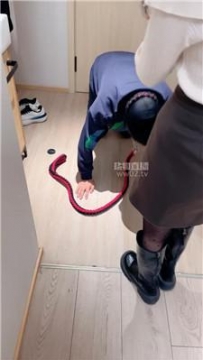 【调教视频】【狠心小妈】骑马狗爬-舔黑丝jio JS251026-17