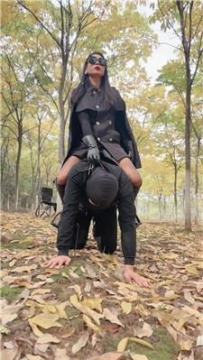 【调教视频】【爱丽丝】户外骑马骑脖场 JS251028-2