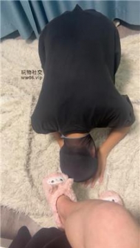 【调教视频】【小凤梨】旗袍女神S-踩踏藤条虐打 bf48480