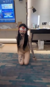 【绝美若冰女神】十月巨献 深圳约调小母狗暴虐小花比16分