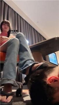 【调教视频】【米琦妙妙屋】坐脸掐乳-玉足狂舔喂口水 bf53045