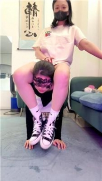 【调教视频】【小妮】高帮匡威白袜玩母狗 bf61528