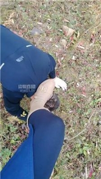 【调教视频】【波波女神】户外脏长靴训犬奴 JS251015-16