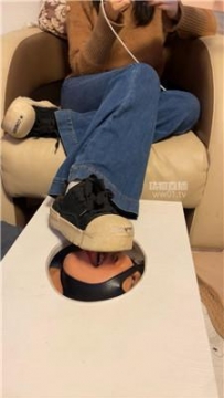 【调教视频】【玥野兔】沉浸式-舔脏鞋白棉袜 JS251016-35