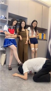 【调教视频】【白鹭】3S-素人学生主轮流踩踏辱 bf54310