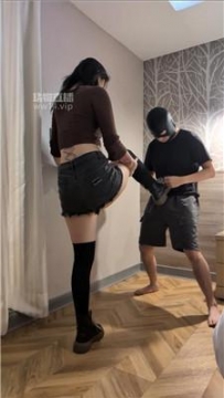 【调教视频】【海洋女王】双S-黑丝美腿连环踢裆【双视角版】 JS250921-5