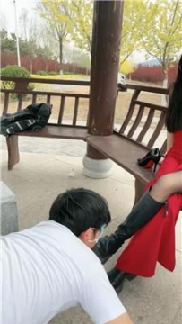 【调教视频】【仙御】户外遛狗舔脏鞋-喝圣水 JS250504-35