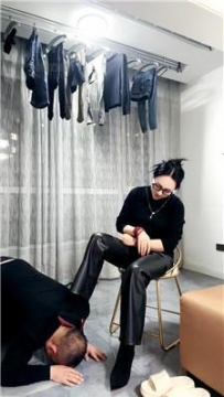 【调教视频】【七姨】人体烟灰缸-喂口水圣水 JS260124-14